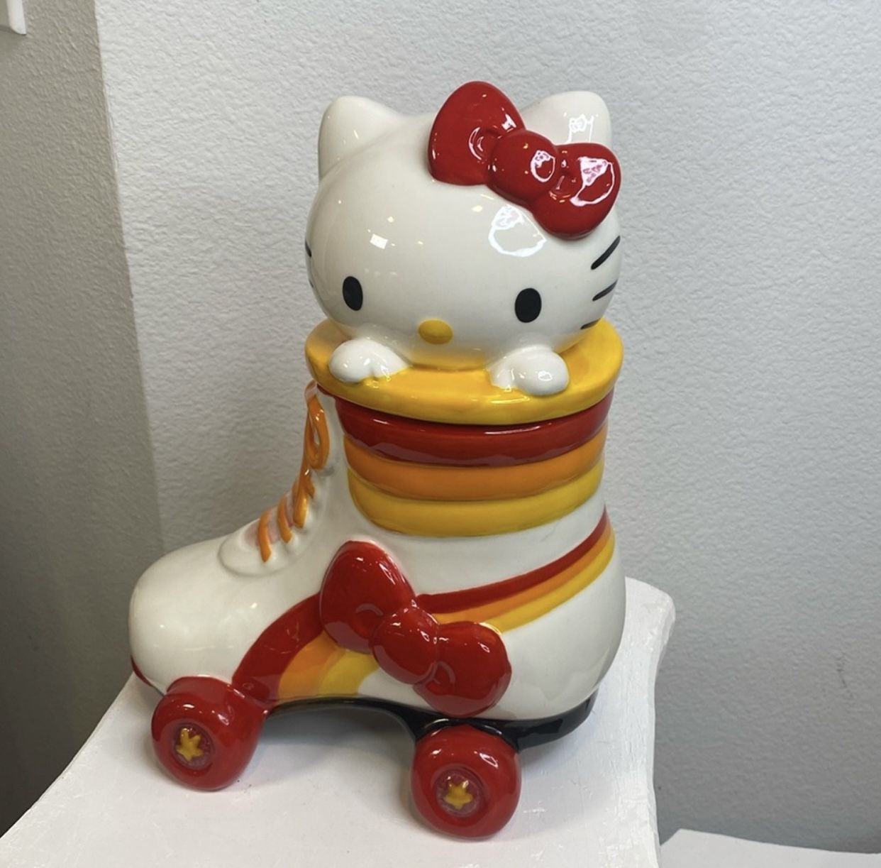 🎀 Rare Hello Kitty Roller Skate Cookie Jar – Collectible & Adorable! 🛼✨