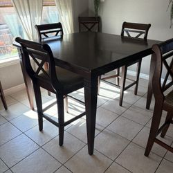 Kitchen Table And 6 Chairs