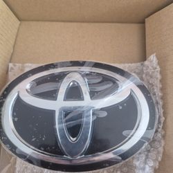 Genuine Toyota Grill Radar Emblem 53141-33130 PRIUS RAV4 CAMRY HYBRI