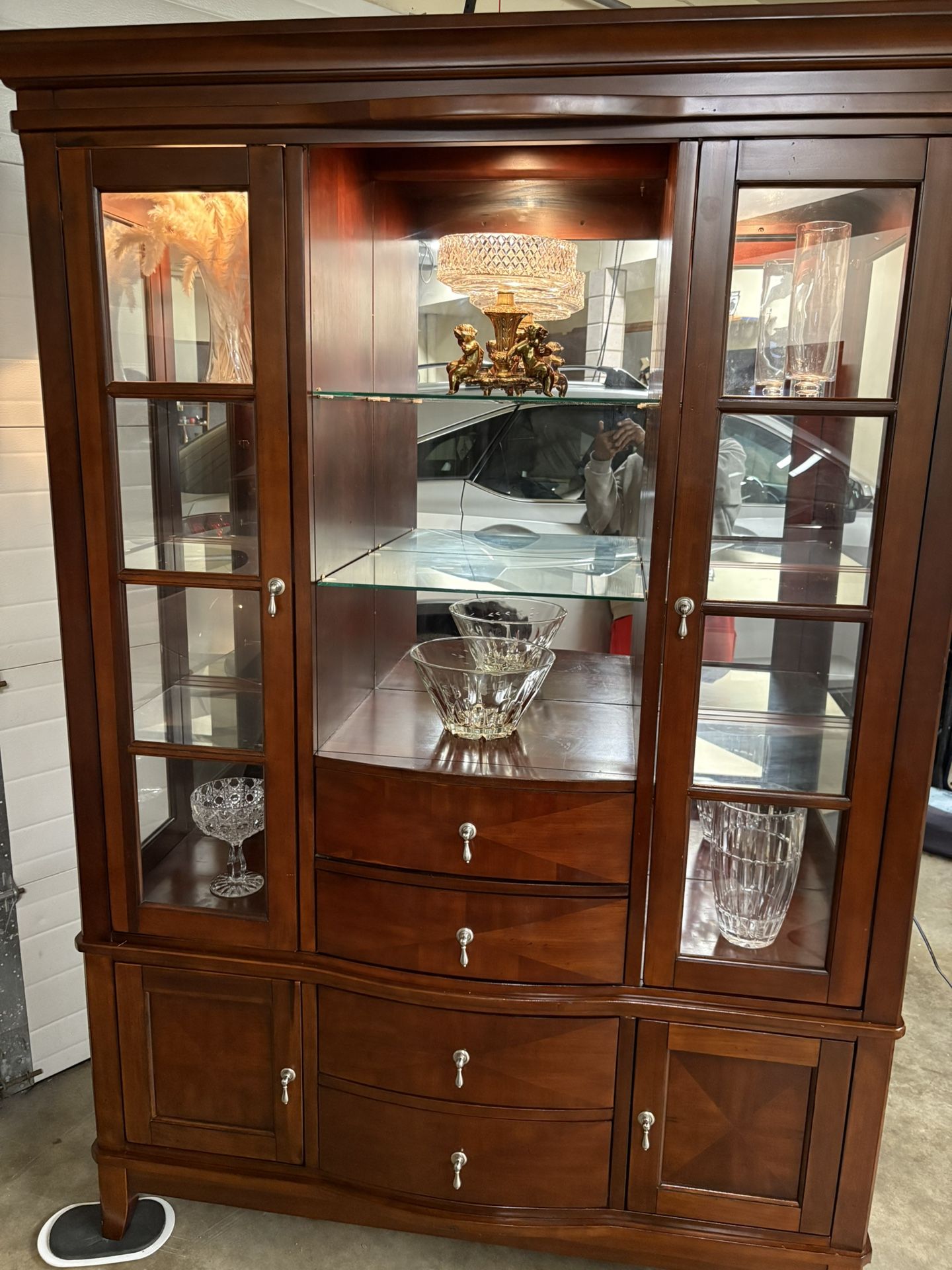 Beatiful Cherry Wood China Hutch Cabinet *Delivery Available*