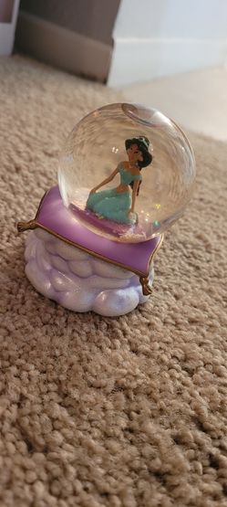 NIB Vintage Disney Jasmine Snowglobe 