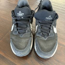 Nike Star Runner 4 Boys (Black/White-Anthracite), Size 5