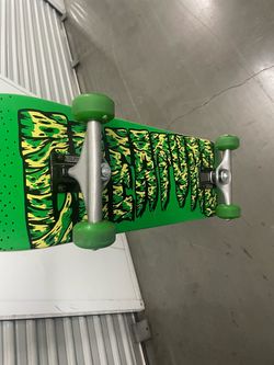 Creature skateboard complete