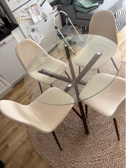Round dining table and chairs set