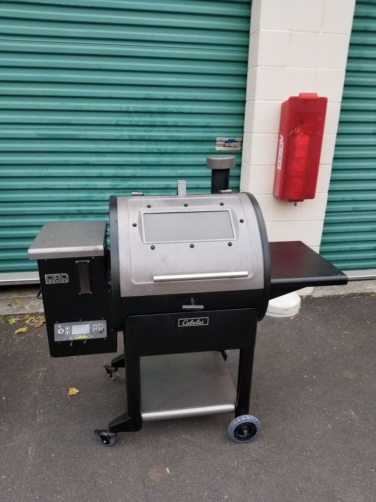Cabela's Pro Series 24" Elliptical Pellet Grill