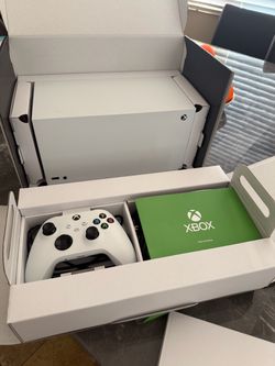 Xbox Series X 1TB Robot White