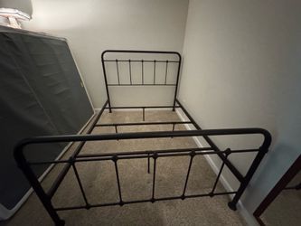 Queen Size Black Metal Bed Frame – Great Condition