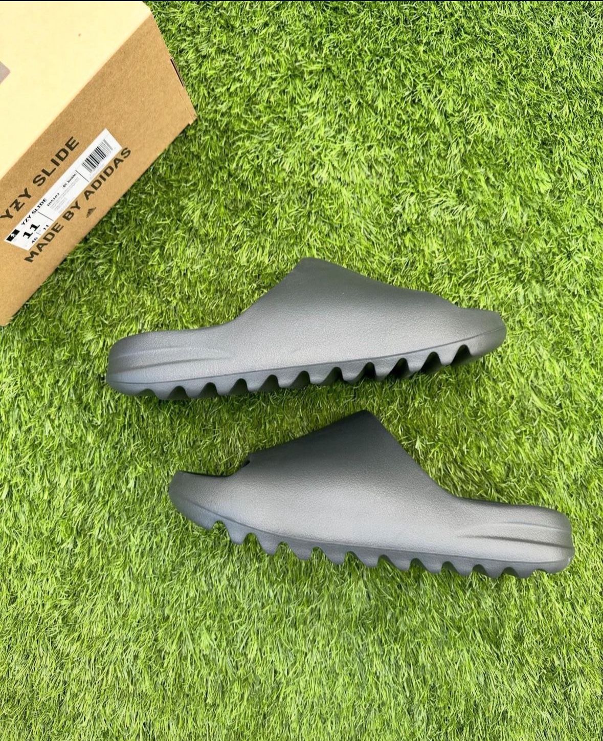 Yeezy slide dark onyx 