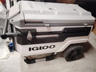 Igloo Rolling Cooler with All-Terrain Wheels