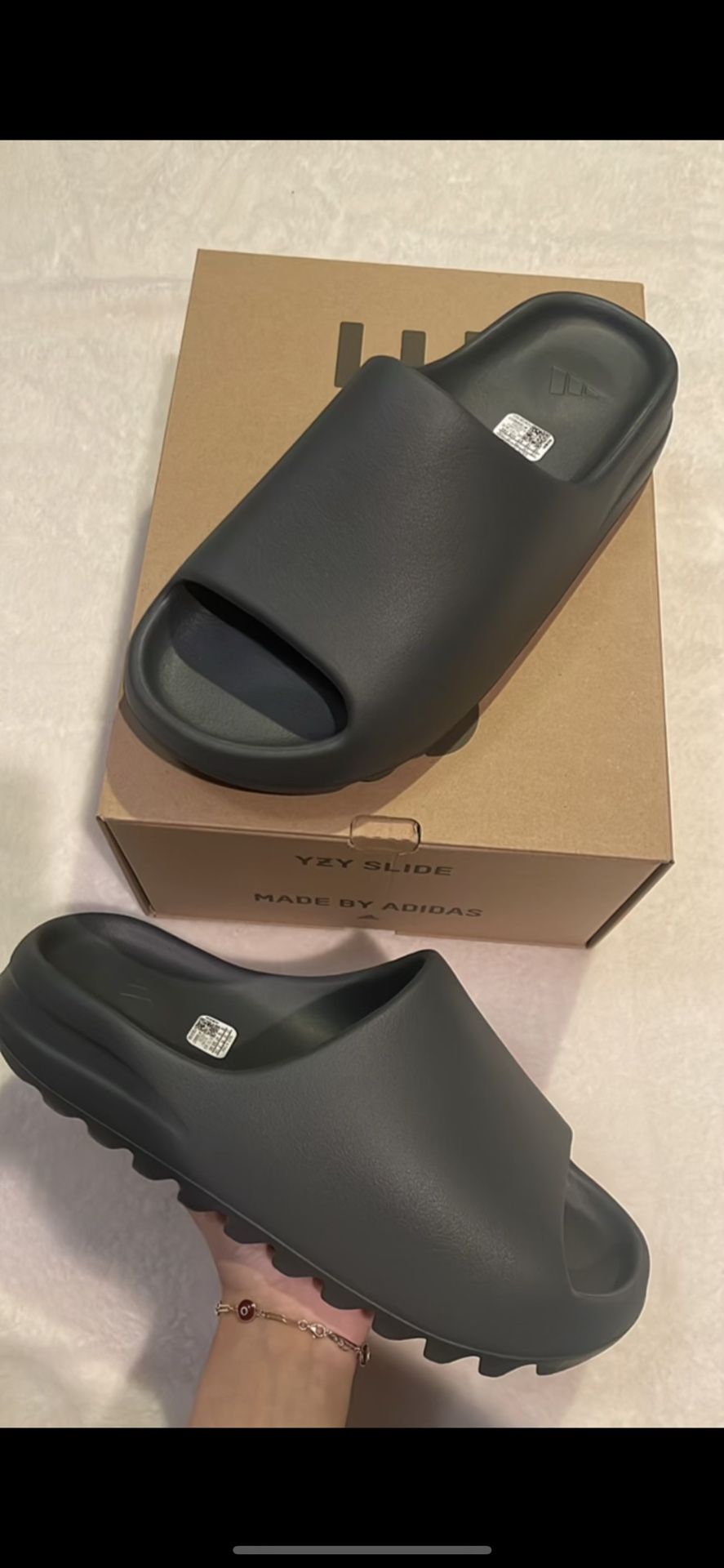 Yeezy Slide ‘ Slate Grey ‘