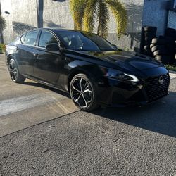 2023 Nissan Altima Sr 