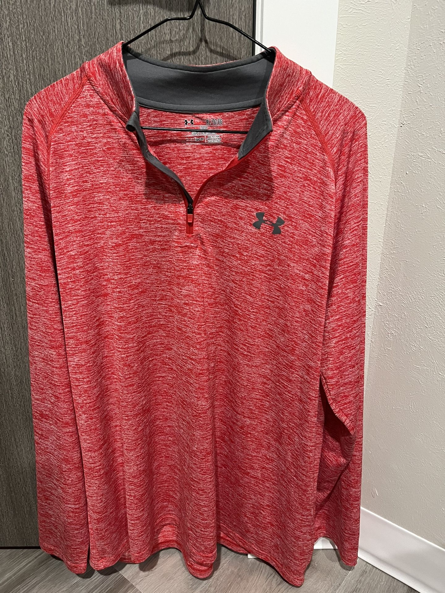Under Armour Men’s Long Sleeve Red Pullover XL