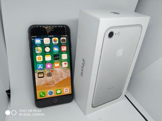 Apple iPhone 7 32GB GSM Unlocked Matte Black Box Charger included CLEAN IMEI