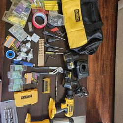 Dewalt Drill Set With Shop Light And 2 Batteries 