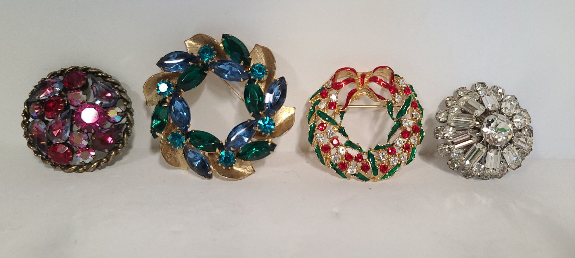 4 Beautiful Vintage Brooches