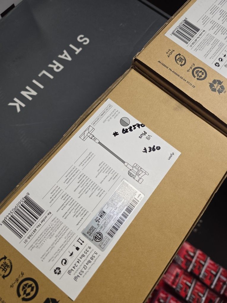 Dyson V8 Plus Vacuum New Sealed