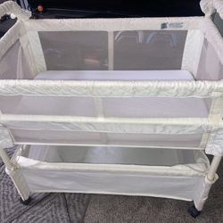 Arms Reach Co Sleeper Bassinet 