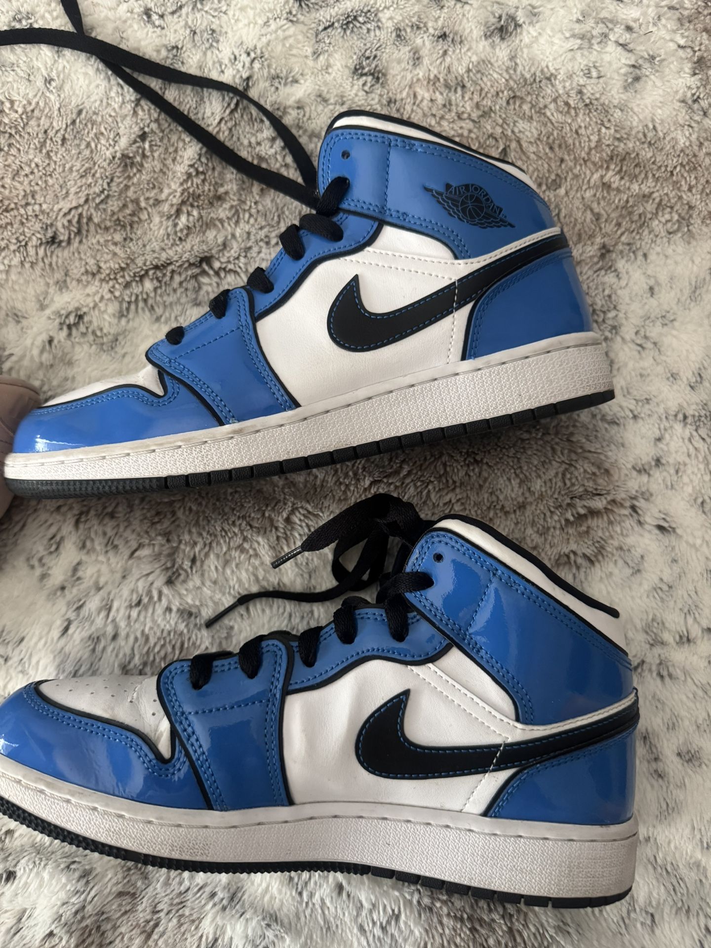 AIR JORDAN 1 MID SE "SIGNAL BLUE"