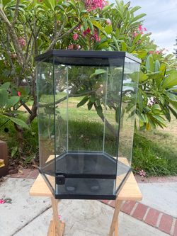 NEW front opening hexagonal terrarium 20 gal