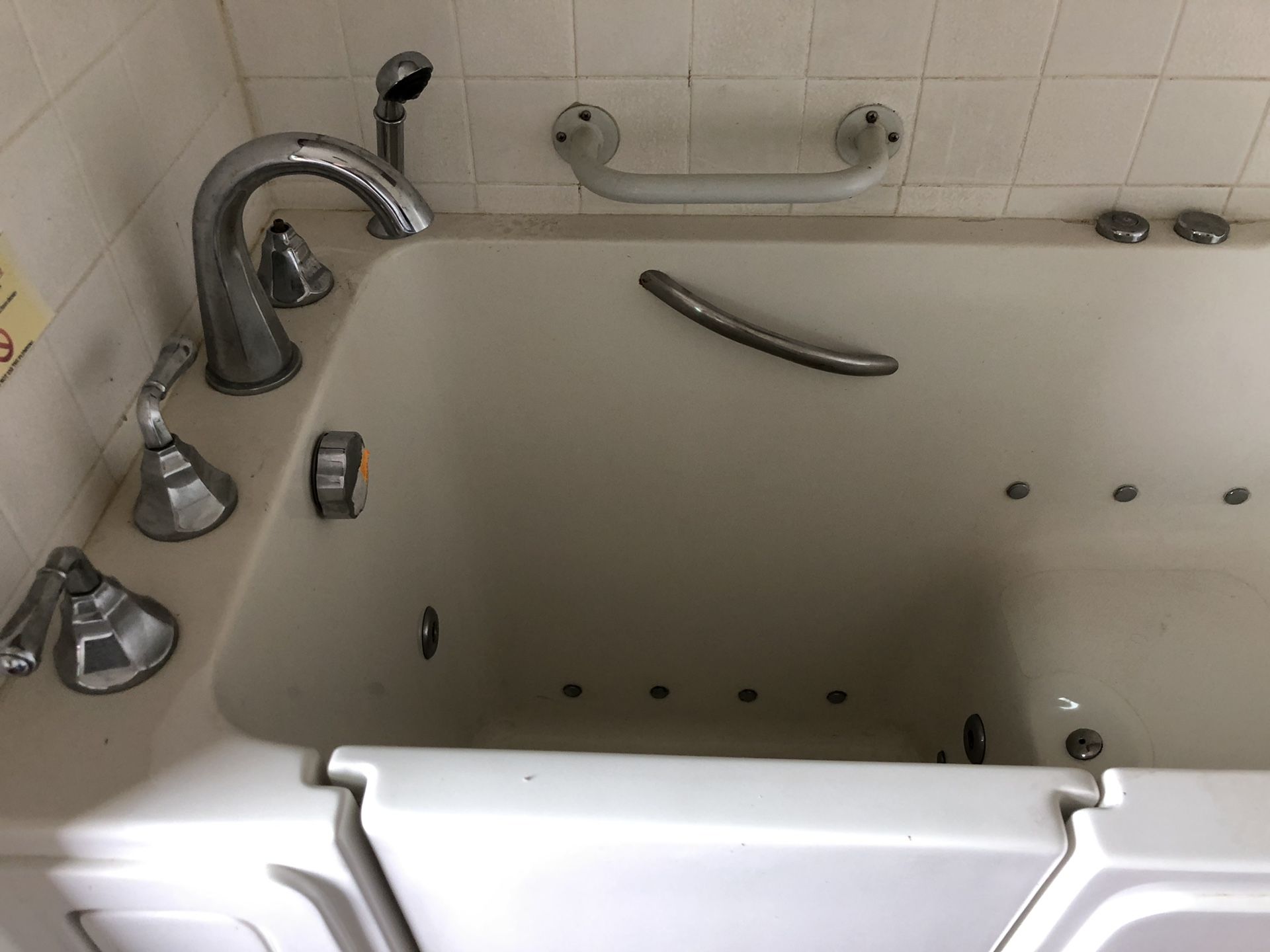 Walk in jacuzzi bath tub with in line heater for disabled for Sale in