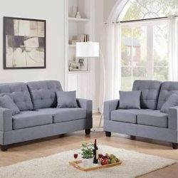 Living room set of 2 ( sofa loveseat) 4 pillows