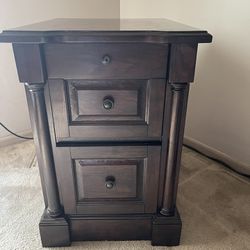 Gently Used Whalen 2-Drawer File Cabinet 