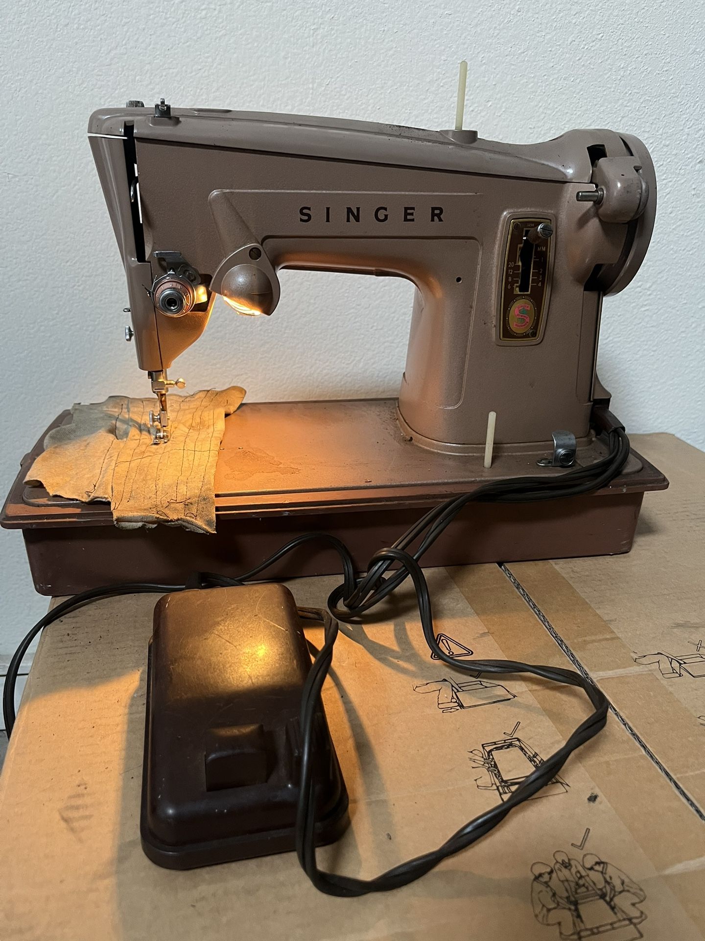 1950’s SINGER SEWING MACHINE