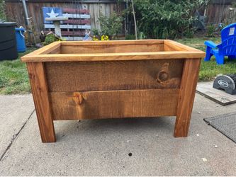 Cedar planter