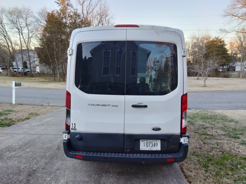 2015 Ford Transit 250 Medium Roof