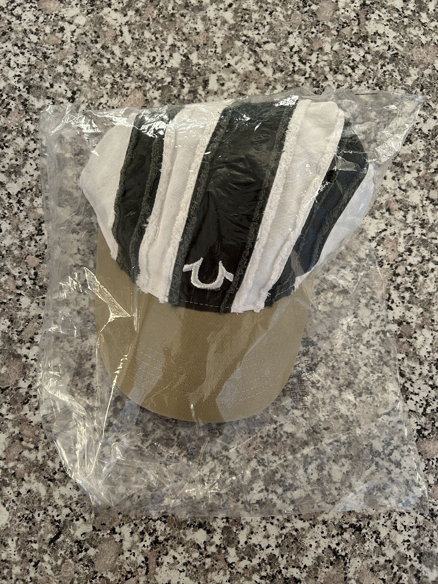 TRUE RELIGION HAT BEAND NEW