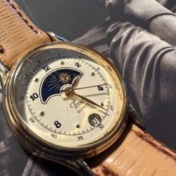 Vintage 1990s Timex Women’s Moon Phase Quartz Watch – Classic Ladies Timepiece