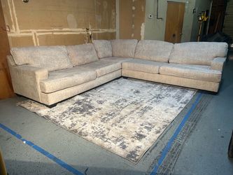 Rawcliffe 3-Piece White L-Shaped Sectional – Excellent Condition