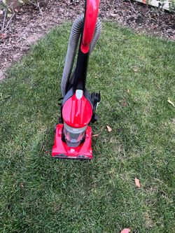 Dirt Devil  70171 endura express Bagless Upright Vacuum with Powerful Suction