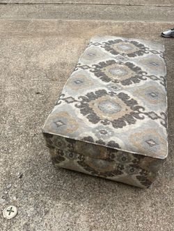 Storage ottoman