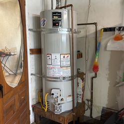 50 Gallon Water Heater - Gas - 2 Years Old 