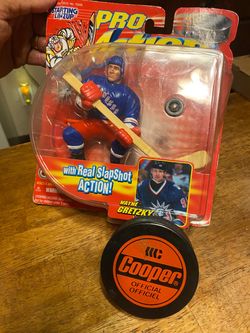 Vintage 1998 Wayne Gretzky Hockey Starting Line Up & Cooper puck