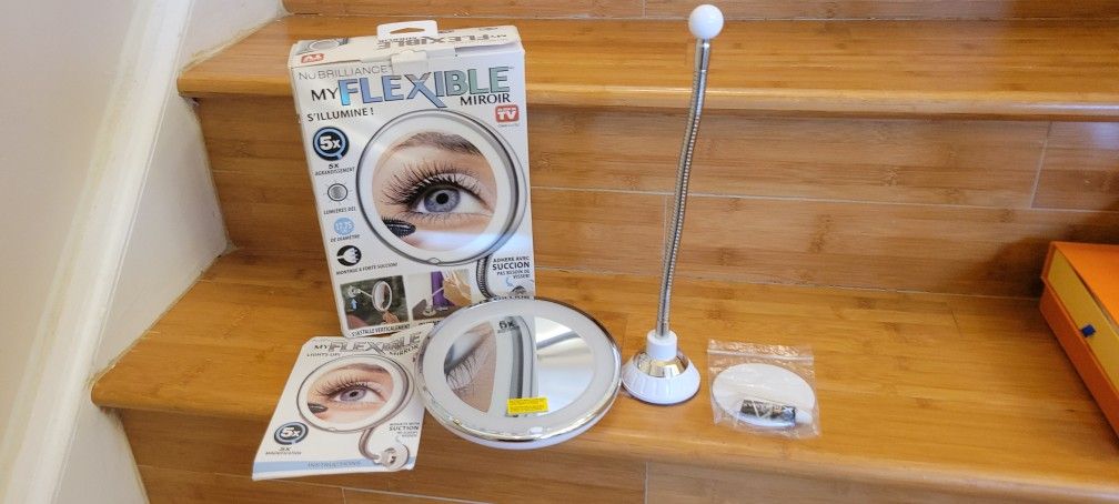 Brand new women Flexible Mirror 5X with light 