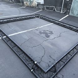 Wakefield London 3 Pole Triangle Truss