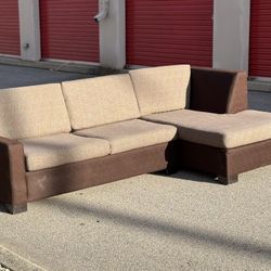 Sectional Sofa w/ Pull-Out Bed – Free Curbside Delivery