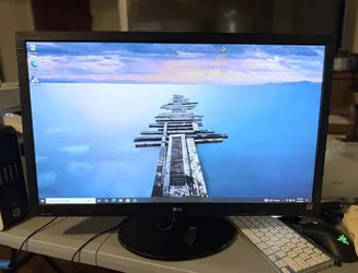 LG 27MP38VQ-B 27in IPS Monitor - Vertical Line