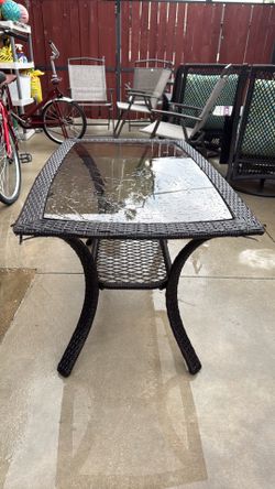 Outdoor Wicker Coffee Table with Glass Top
