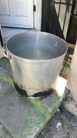 Large pot for cooking restaurant. Material