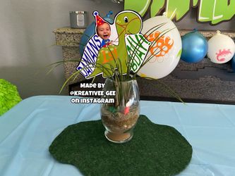 Custom centerpiece dinosaur design