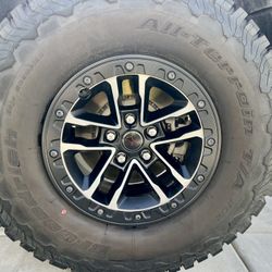 17x8 Xtreme Recon Jeep Wheels (5x127)  With 315/70/17 BFG AT’s