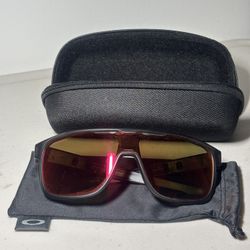 Oakley Sunglasses w/ Hard Case & Pouch – Prizm Lens