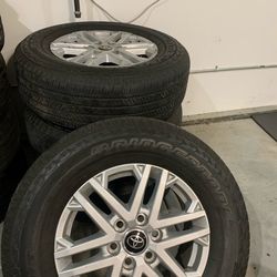 Tire with rims 265/70R18
