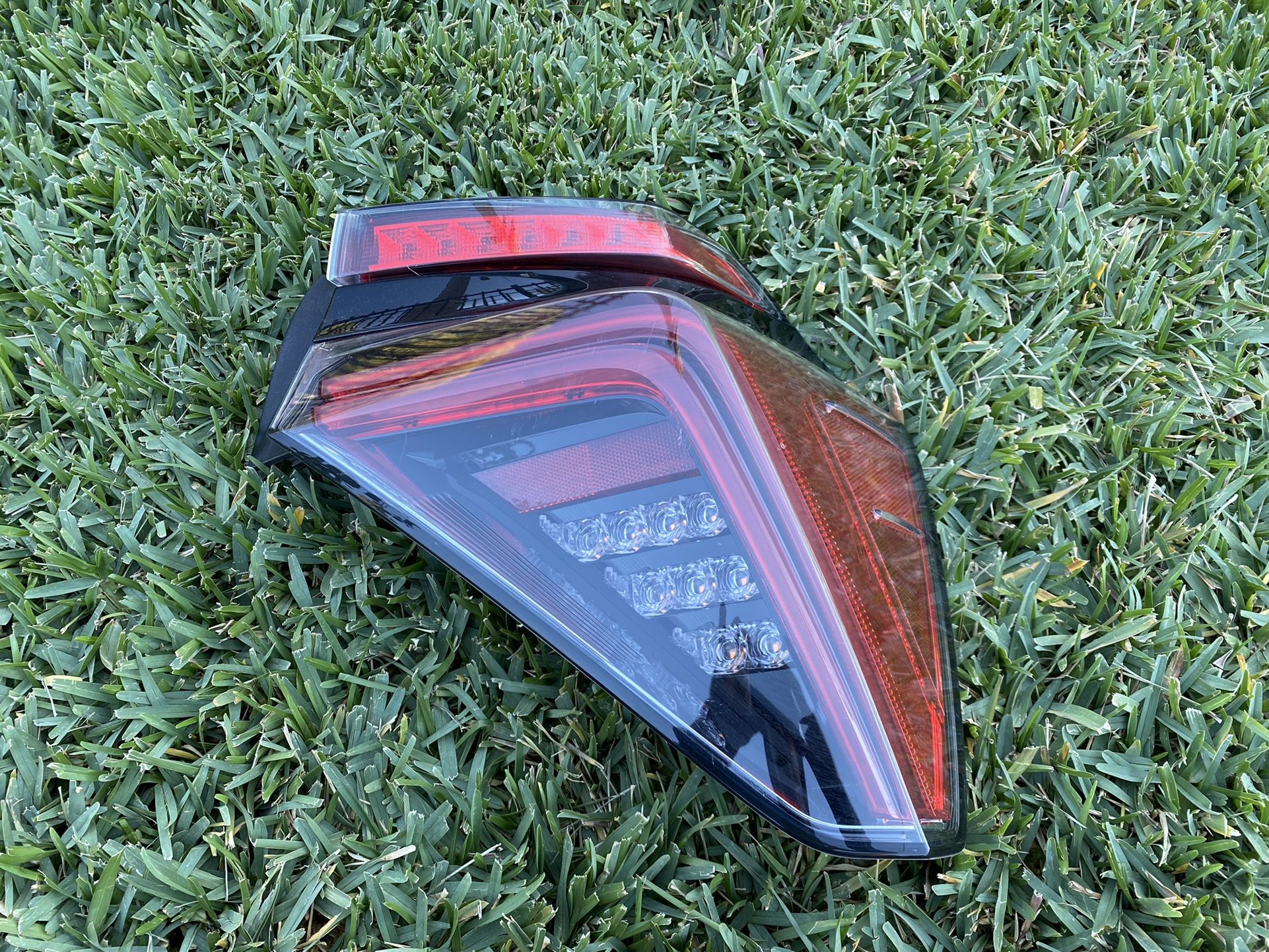 2016 2017 2018 2019 Toyota Mirai Right Passenger Side Taillight