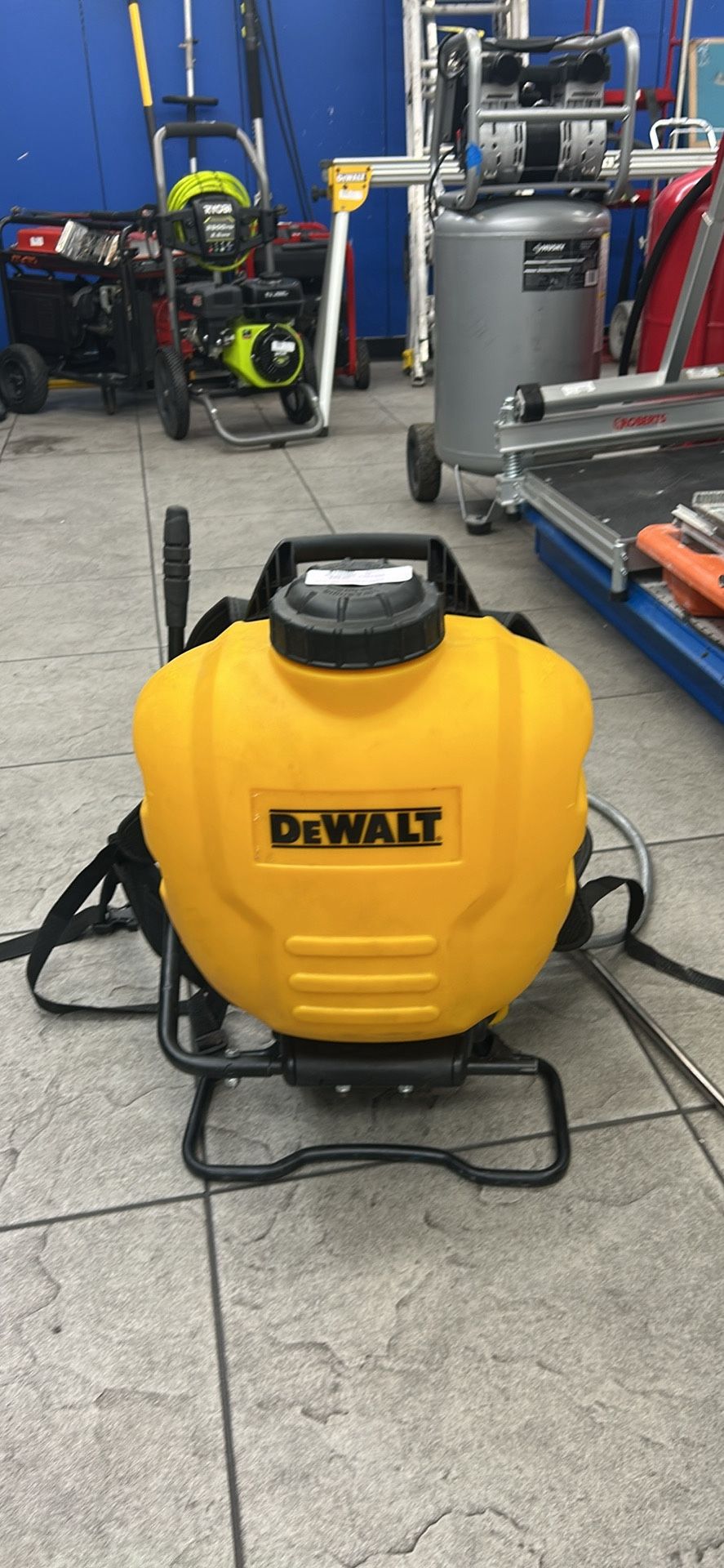 Dewalt 4 Gallon Back Pack