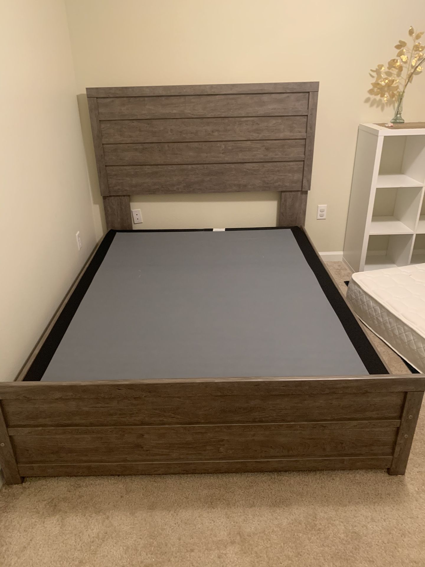 Queen bed frame and box
