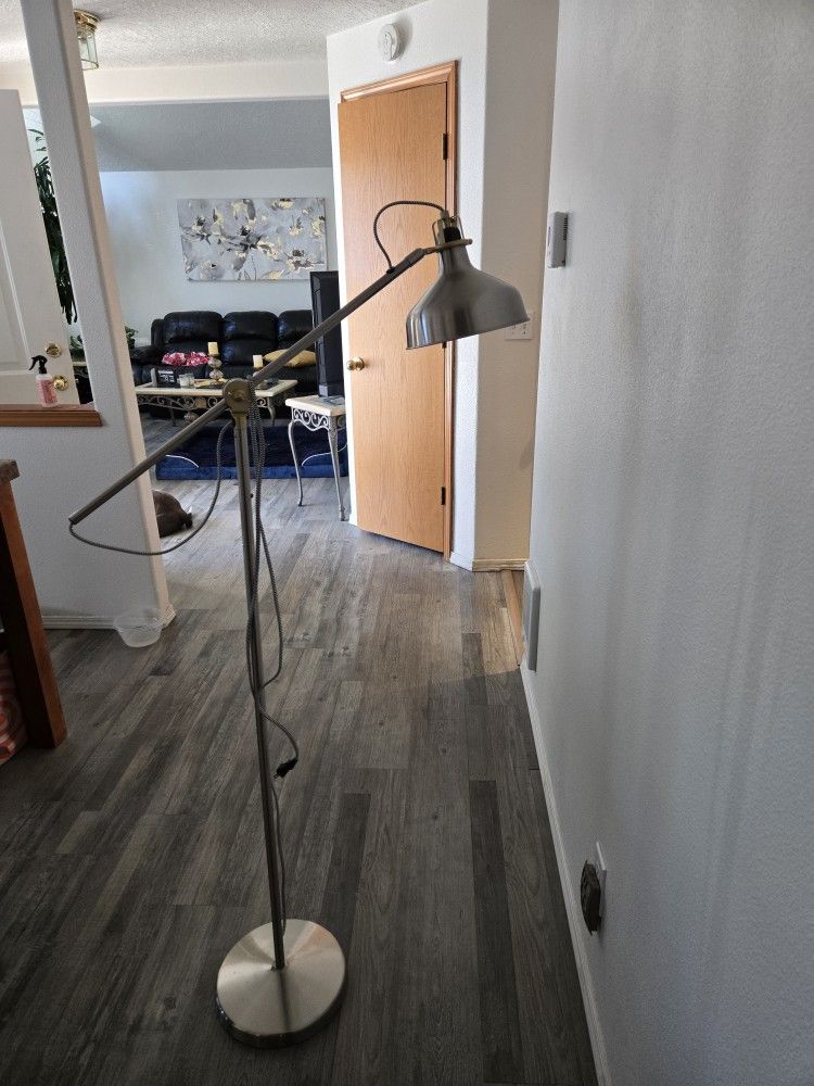 FlOOR LAMP